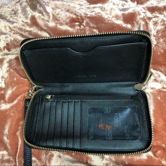 Michael Kors Wallet - Picture 2 of 3